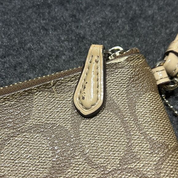COACH F58035 Corner Zip Wristlet Signature Khaki PVC Ivory Leather Stripe - Picture 6 of 7